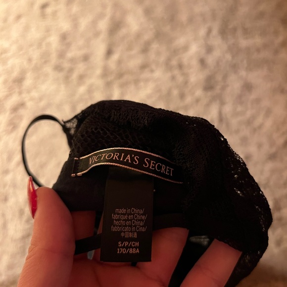 Victoria’s Secret lace lined sleep tank - Picture 4 of 5